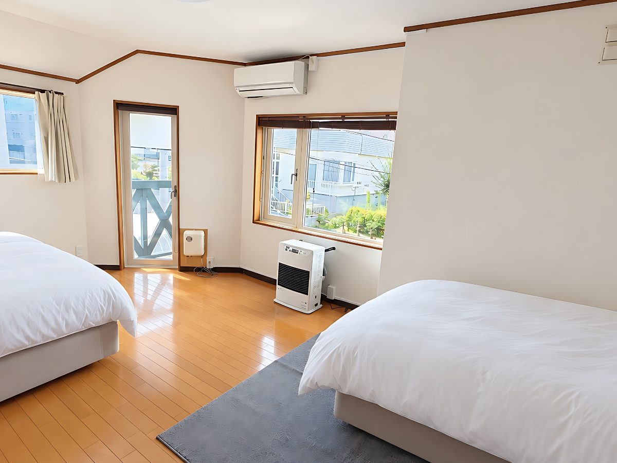Bedroom with two single beds