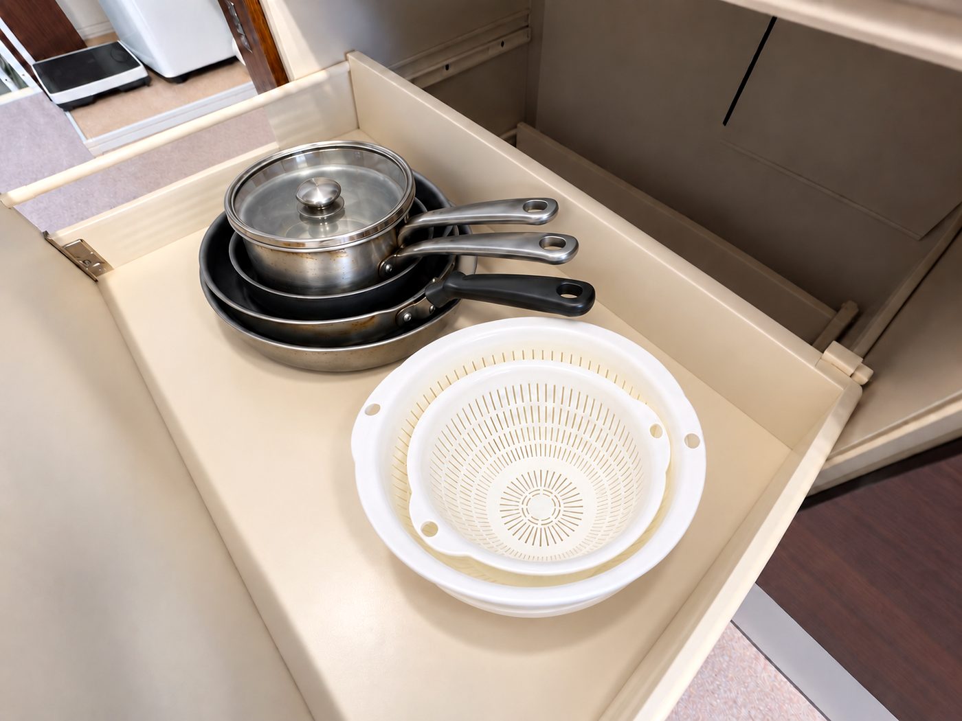 Frying pans and colander